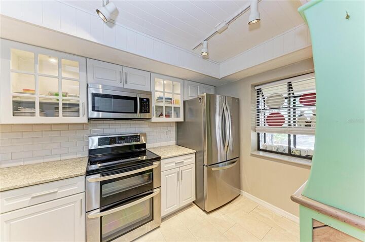 Property Photo:  4412 Spicewood Drive  FL 34208 