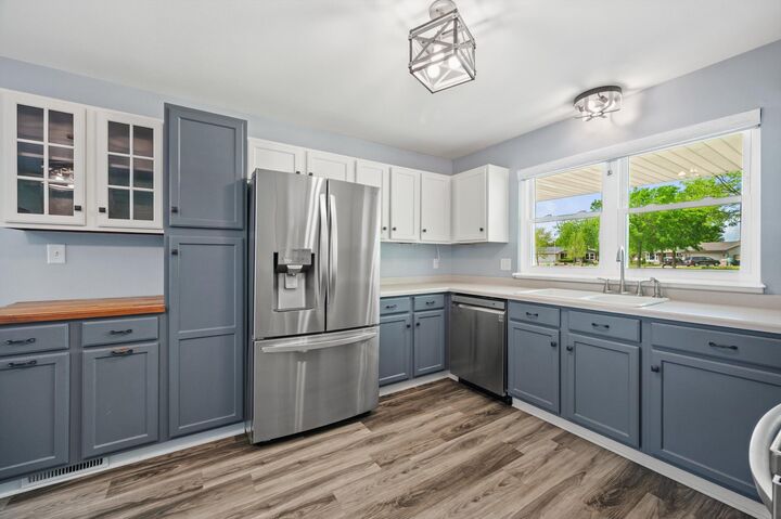 Property Photo: 1331 E Maass Dr WI 53154
