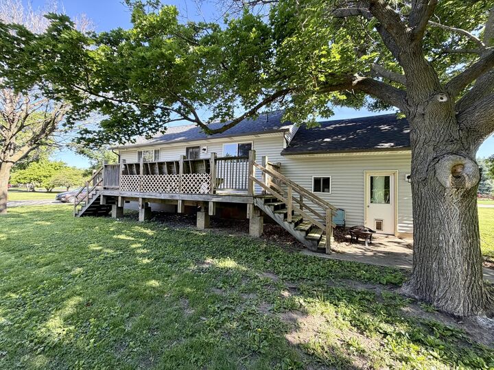 Property Photo: 709 N Mill Street IL 61752