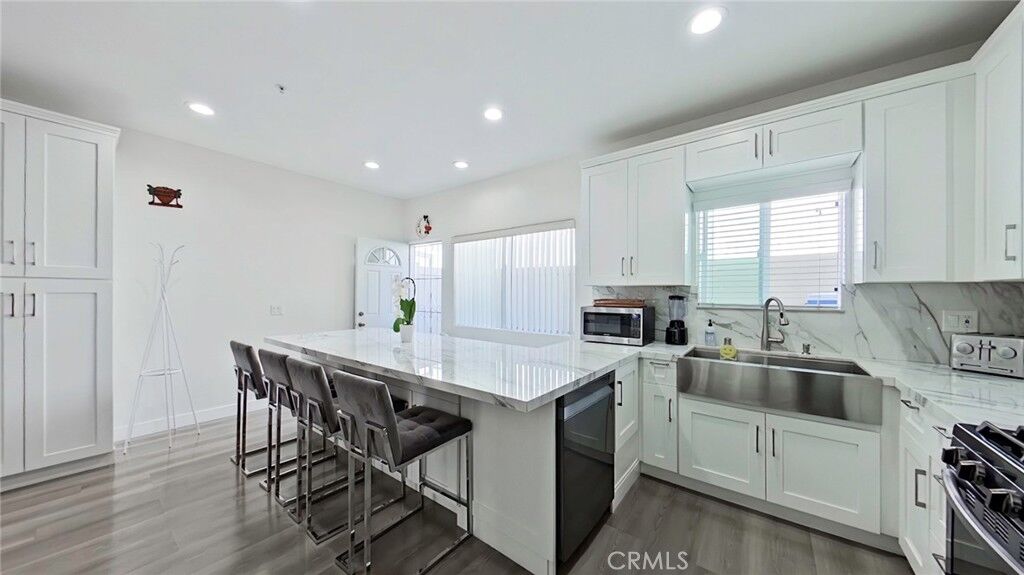 Property Photo:  18347 Saticoy Street 6  CA 91335 