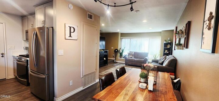 Property Photo:  1118 Okapi Lane  CA 93003 