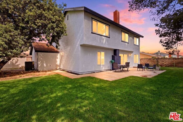 Property Photo:  816 Pamela Wood Street  CA 91320 