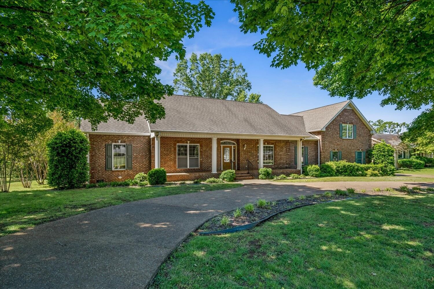 Property Photo: 210 Montchanin Dr TN 37138