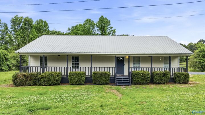 Property Photo:  1211 Thornhill Road  AL 35956 