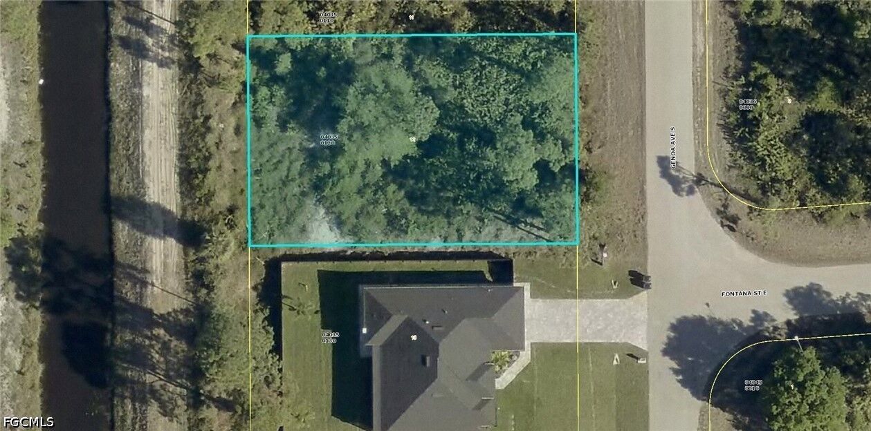 Property Photo:  850 Genoa Avenue S  FL 33974 