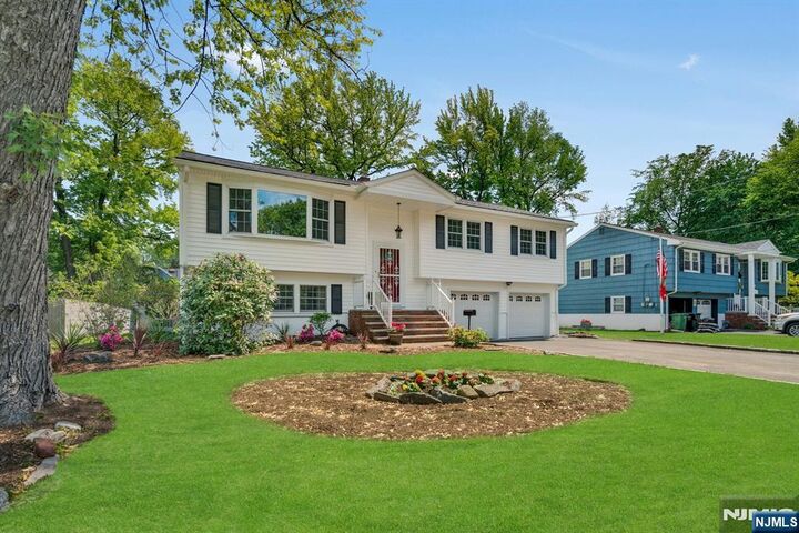 Property Photo:  98 Vassar Drive  NJ 07652 