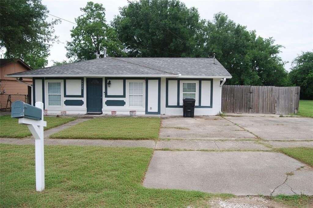 Property Photo:  7525 Devine Avenue  LA 70127 