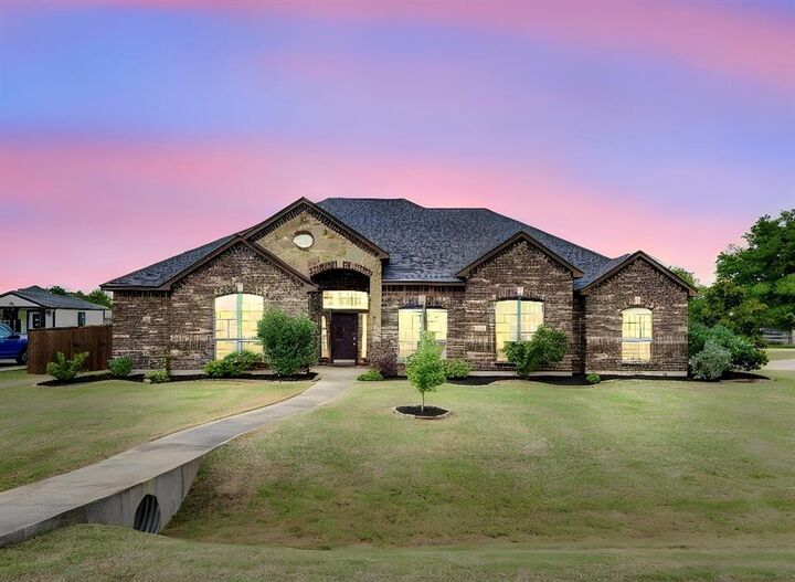 Property Photo:  100 Windsor Circle  TX 75165 