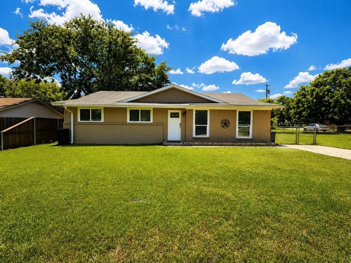Property Photo:  730 Rolling Ridge Lane  TX 75116 