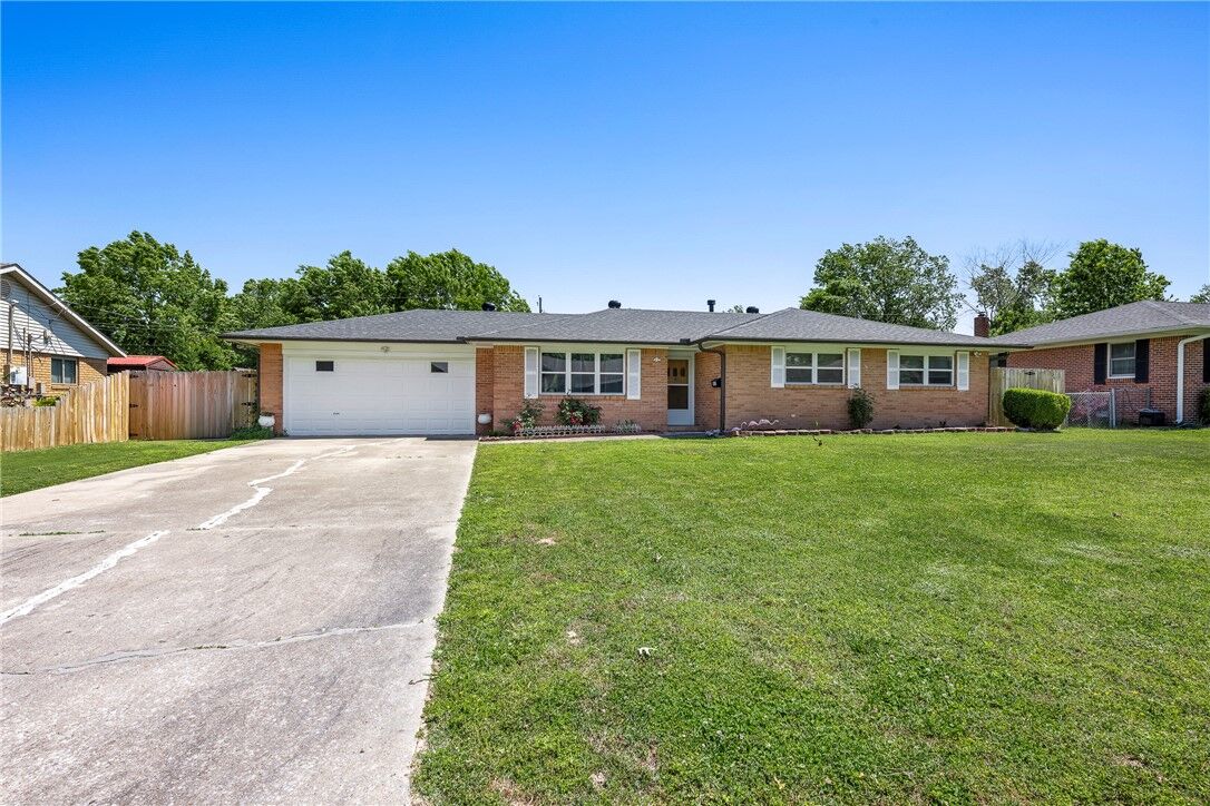 Property Photo:  501 Janet Street  AR 72762 