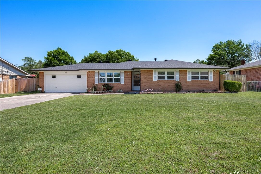 Property Photo:  501 Janet Street  AR 72762 