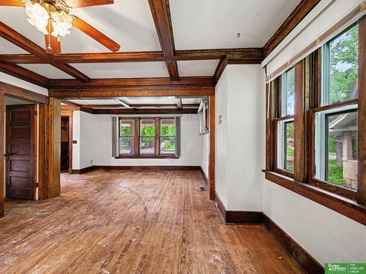 Property Photo:  2430 Fontenelle Boulevard  NE 68104 