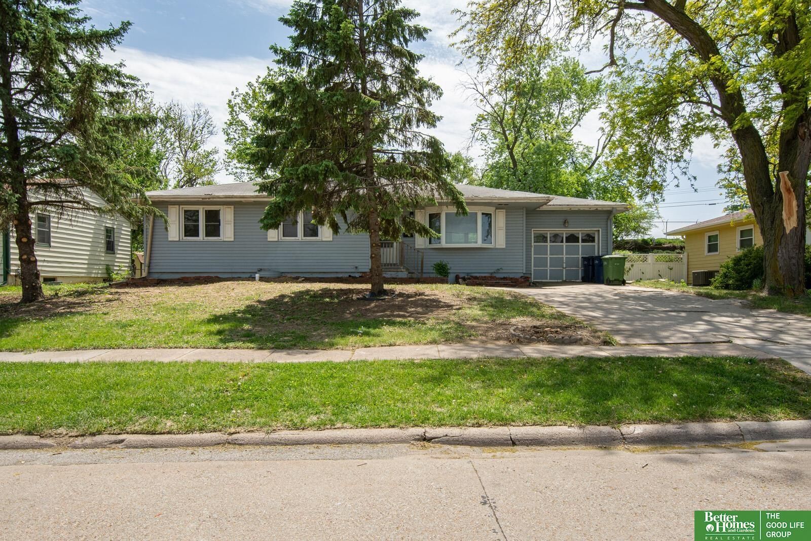 Property Photo:  1227 Bellaire Boulevard  NE 68005 