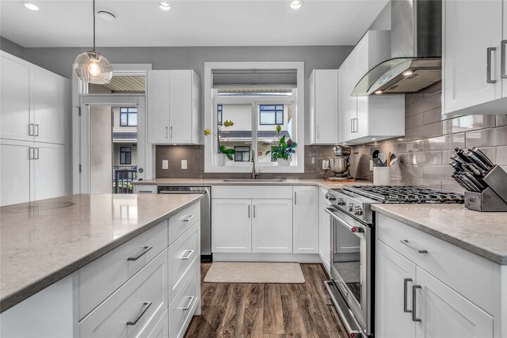 Property Photo:  1102 Cameron Avenue 9  BC V1Y 0B2 