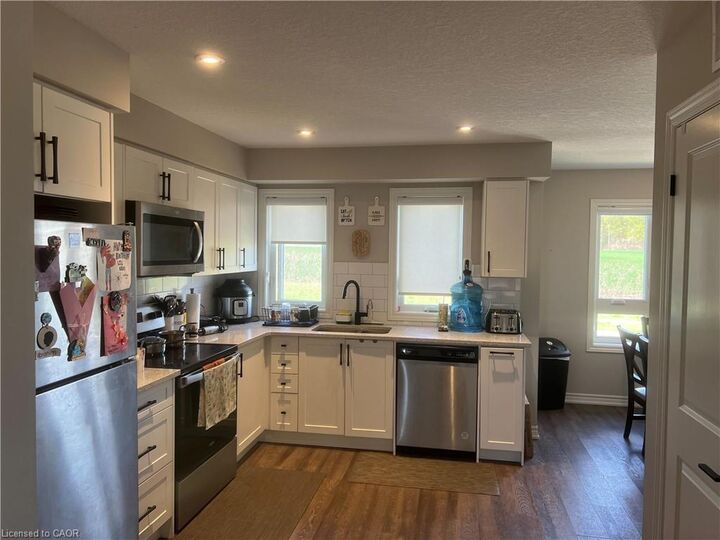 Property Photo:  235 Chapel Hill Drive 26  ON N2R 1N3 