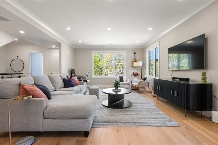 Property Photo:  80 Verndale St 80  MA 02446 