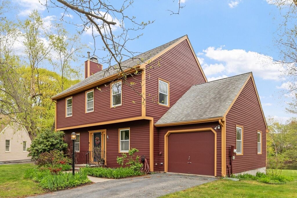 Property Photo:  14 Oriole Circle  MA 01545 