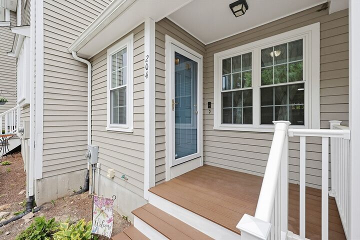 Property Photo:  204 Laurelwood Dr 204  MA 01747 