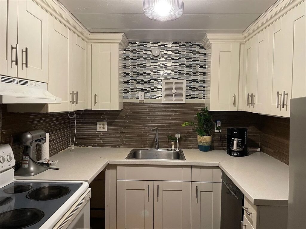 Property Photo:  18 Nelson Dr 1E  MA 02368 