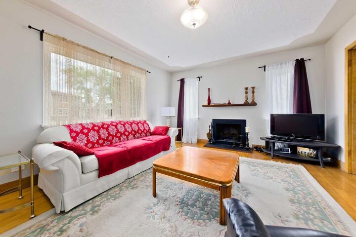 Property Photo:  617 17 Avenue NE  AB T2E 1M4 