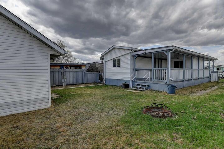 Property Photo:  55037 714 Township # 128  AB T8X 4A9 