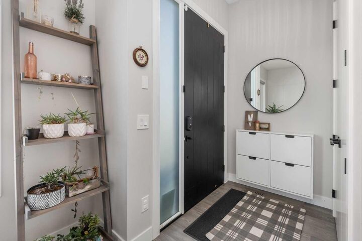 Property Photo:  4348 72 Street NW  AB T3B 2L2 