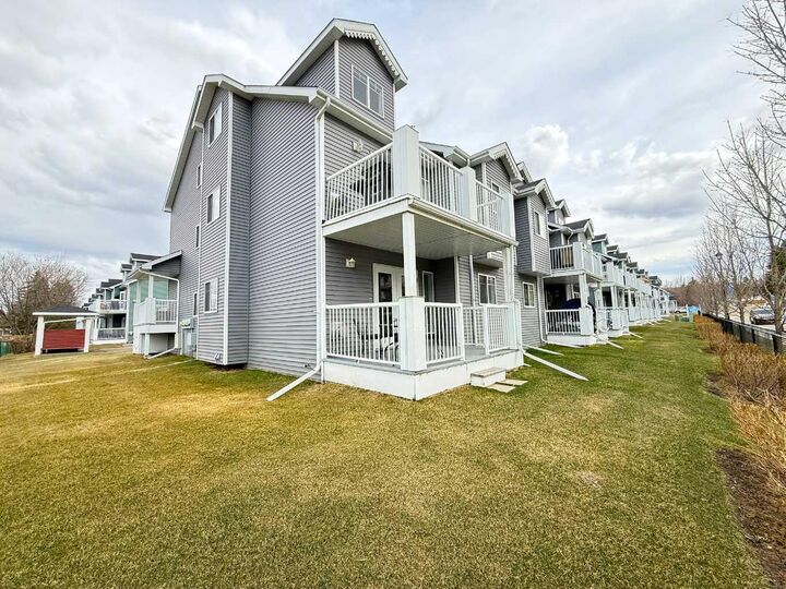 5220 50A Avenue 306 — photo 1