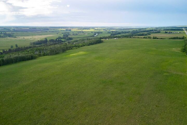 Property Photo: SW 15-32-4w5m Township Road 322 AB T0M 1X0