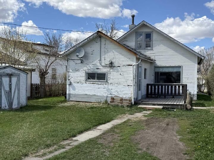 Property Photo:  113 5 Avenue E  AB T0J 1P0 