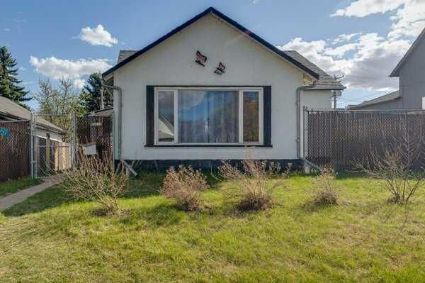 Property Photo:  5013 54 Avenue  AB T4J 1H2 