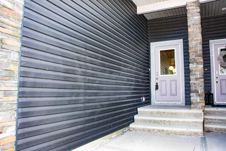 Property Photo:  31 Wolf Crescent  AB T1S 5V1 