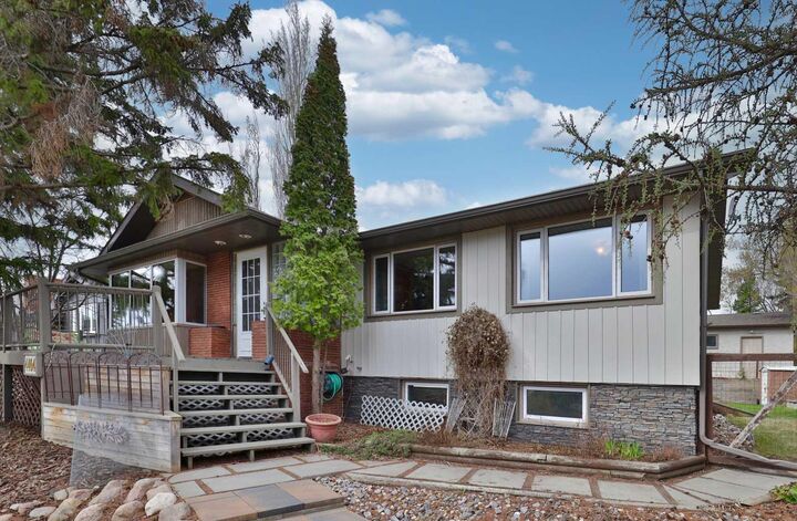 Property Photo:  4404 52 Street  AB T4V 1T7 