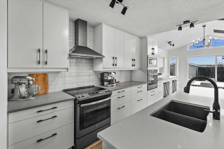 Property Photo:  218 Coville Circle NE  AB T3K 5N8 
