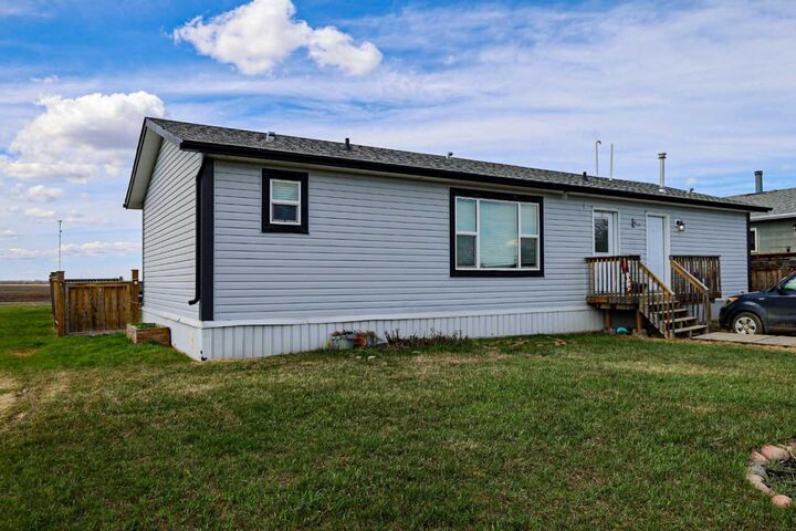Property Photo:  9718 103 Street  AB T0H 2B0 