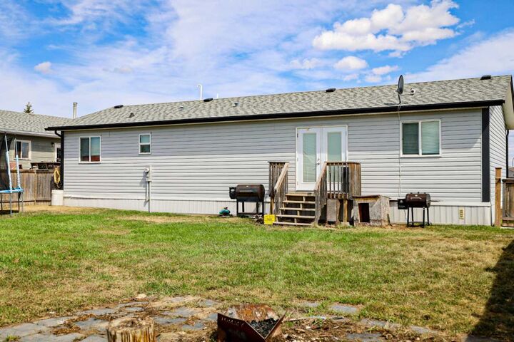 Property Photo: 9718 103 Street AB T0H 2B0