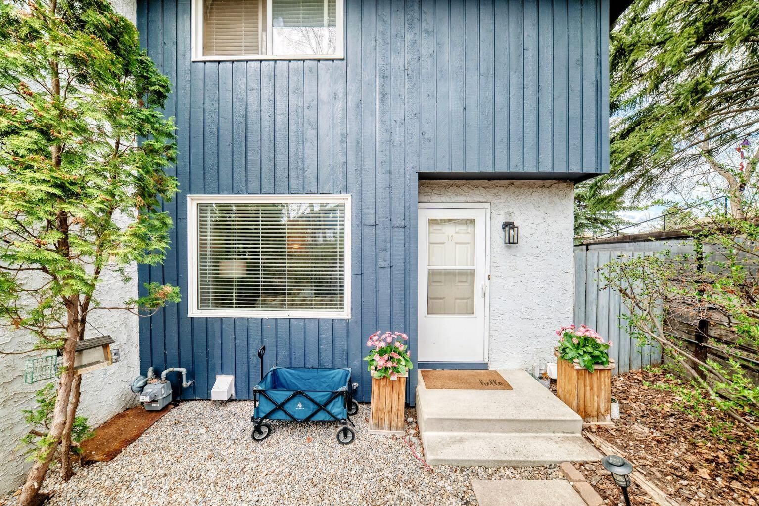 Property Photo:  800 Bowcroft Place 11  AB T4C 1B9 