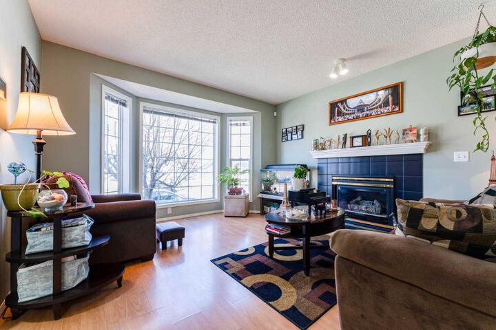 Property Photo:  198 Somerside Park SW  AB T2Y 3G3 