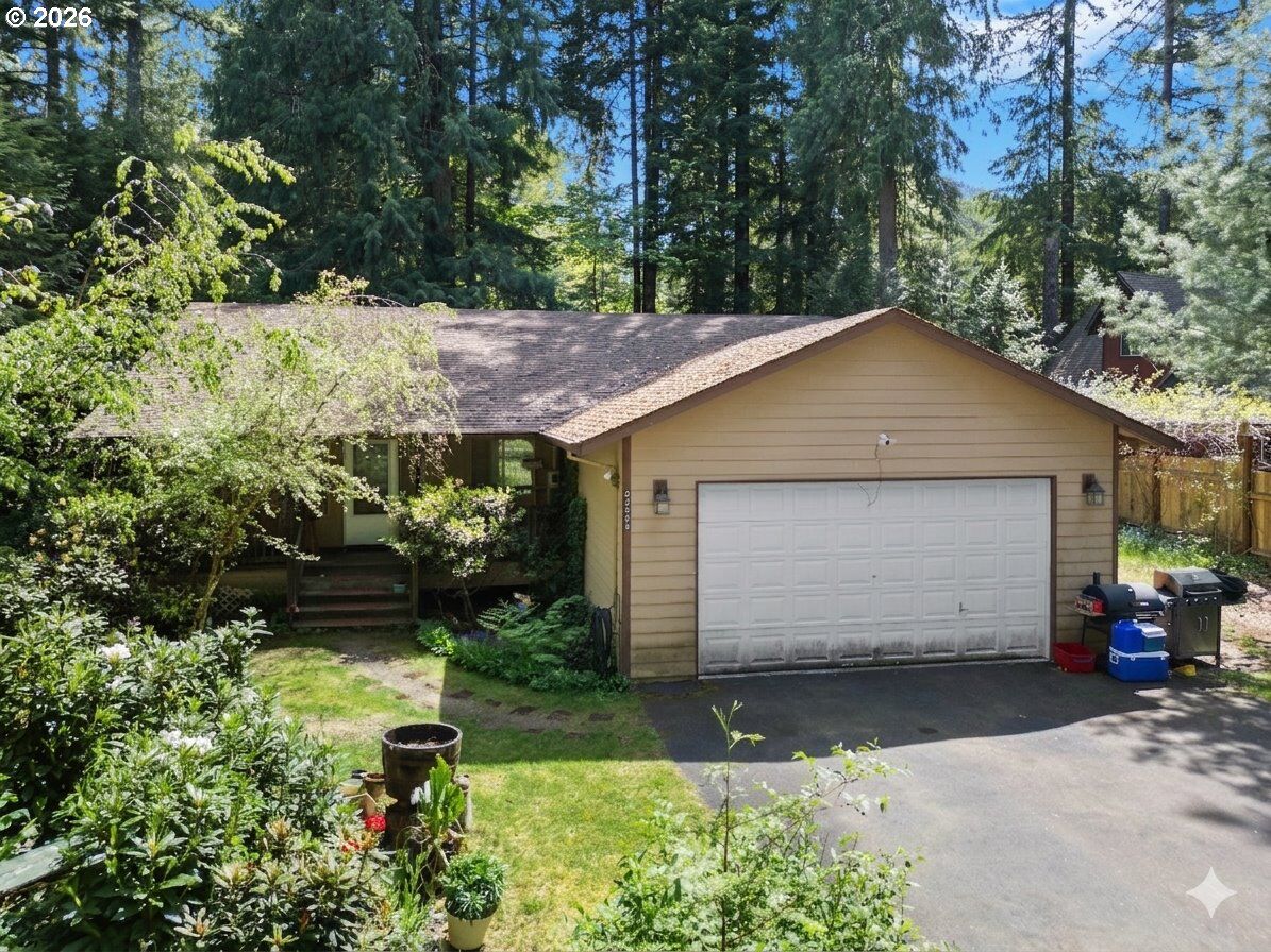 Property Photo: 65066 E Riverside Dr OR 97011