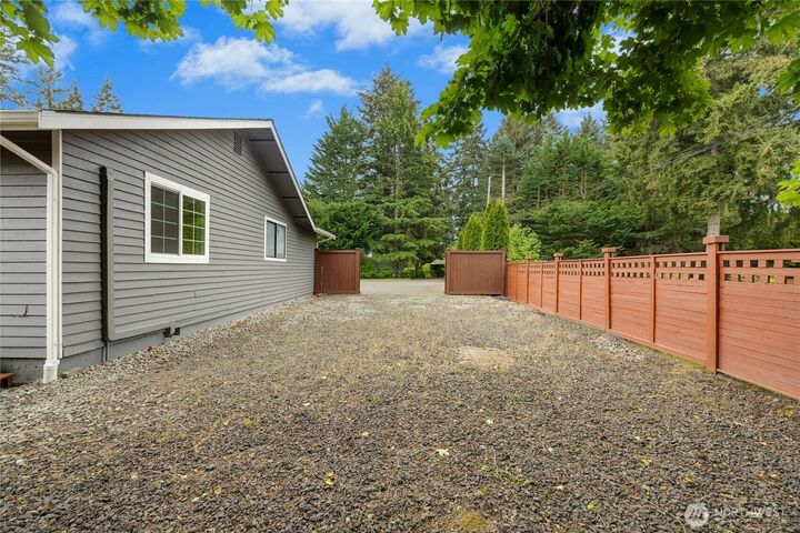 Property Photo: 1044 NE Swanson Way WA 98370
