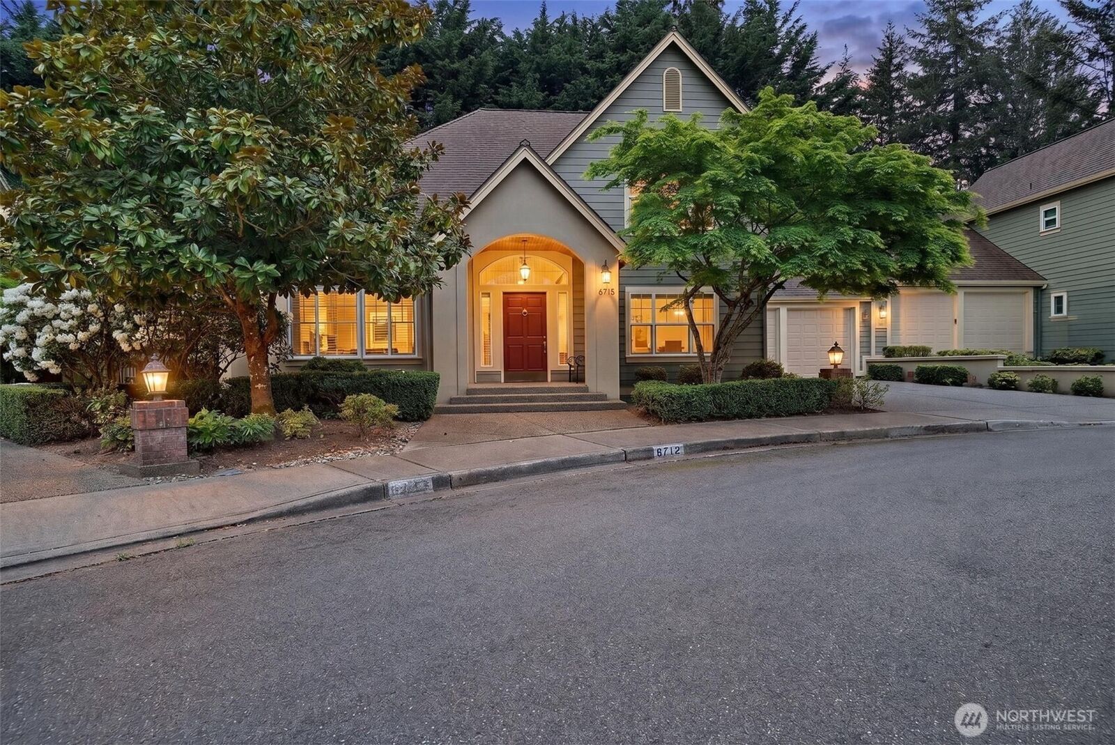 Property Photo:  6712  127 Place SE  WA 98006 
