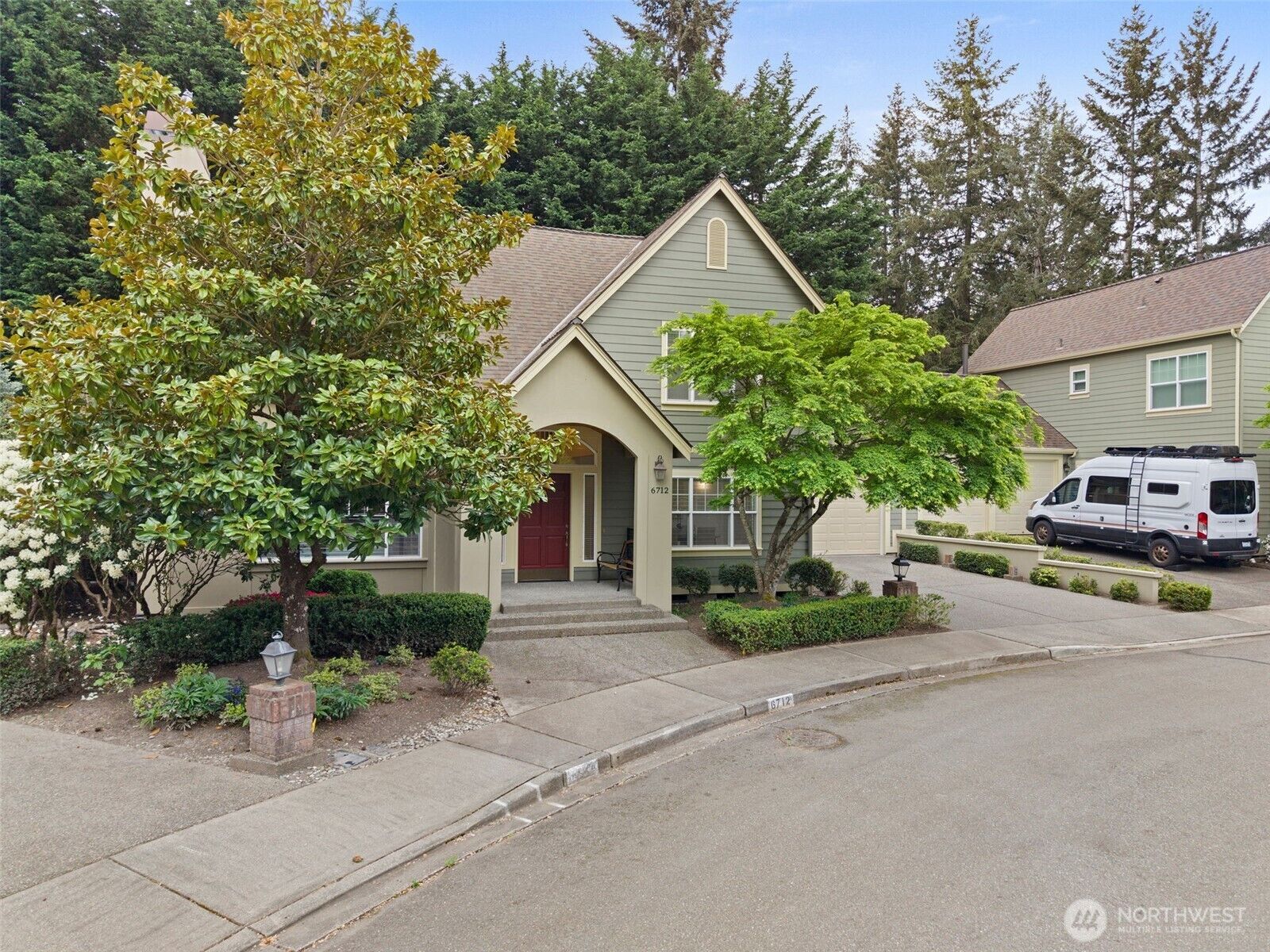 Property Photo: 6712 127 Place SE WA 98006