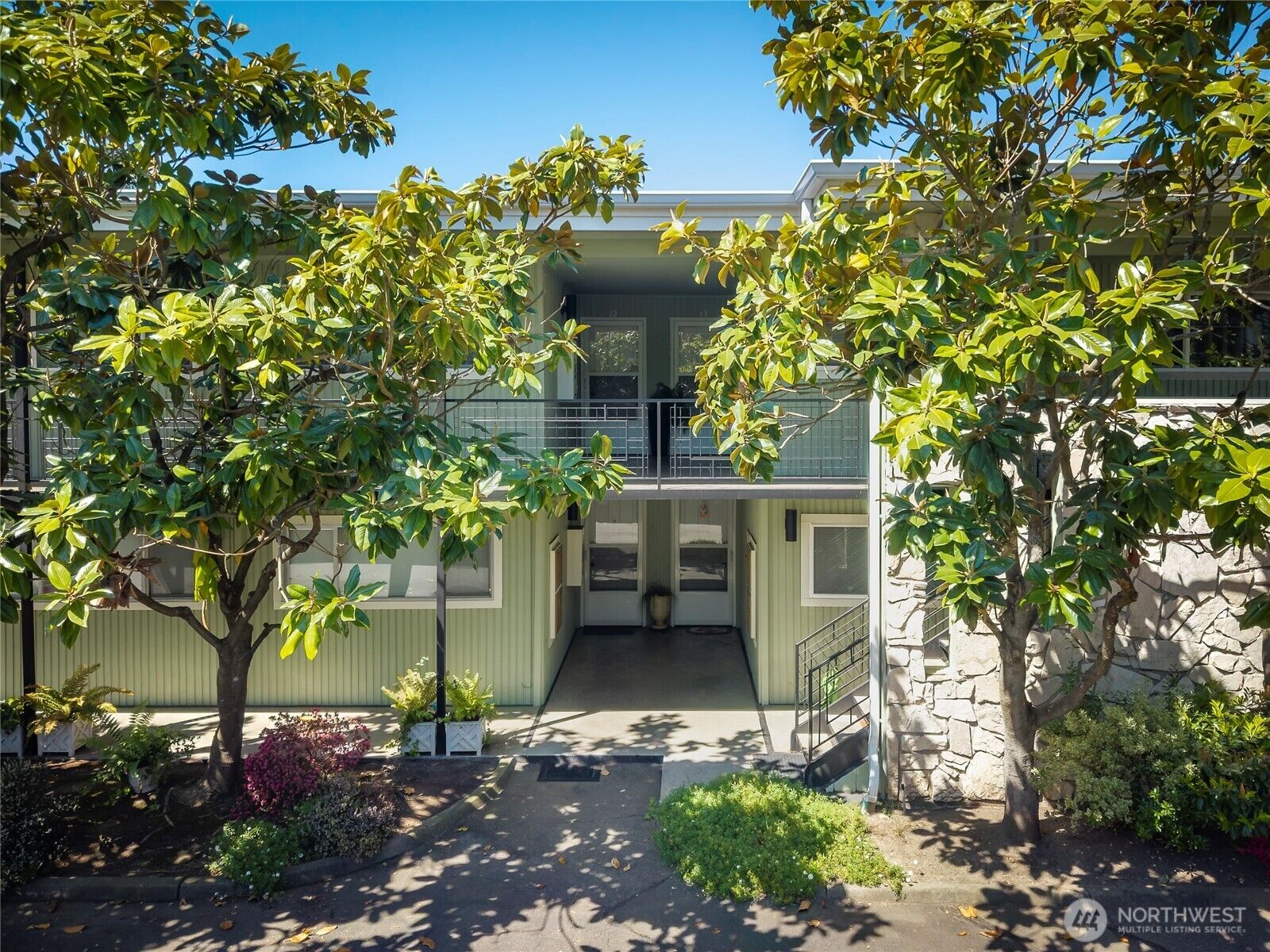 Property Photo:  1020  5th Avenue S 7  WA 98020 