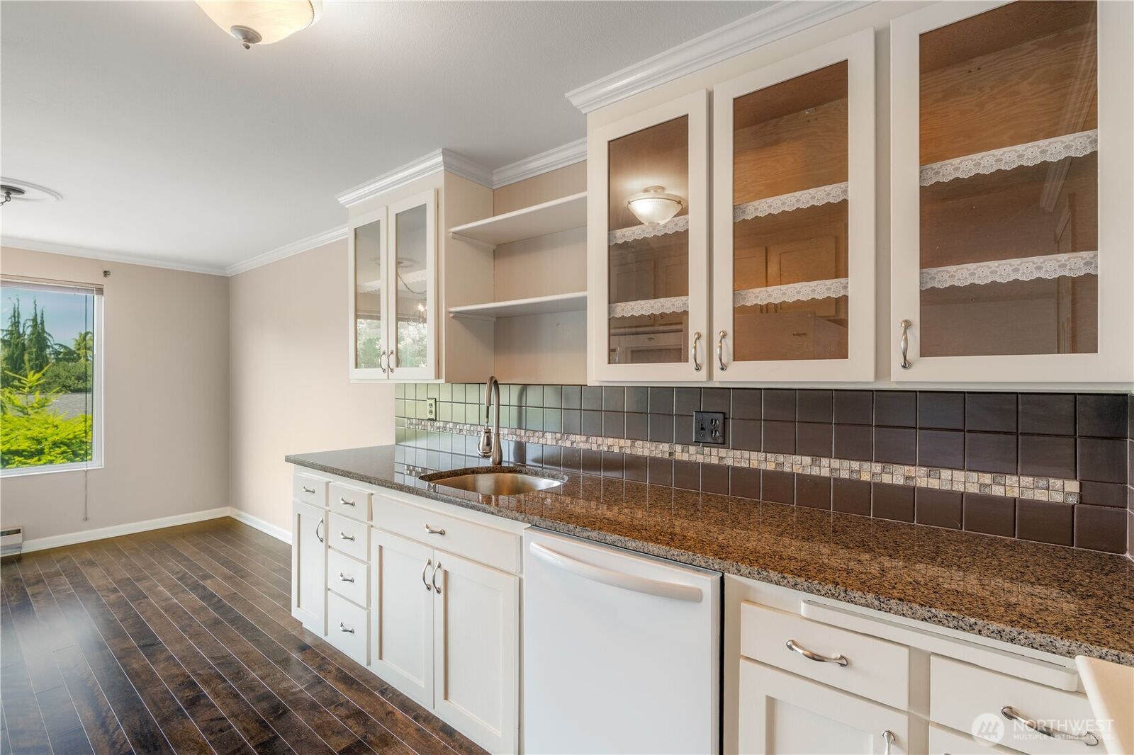 Property Photo: 1020 5th Avenue S 7 WA 98020