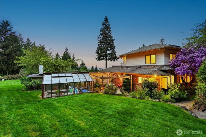 Property Photo:  250  Heather Road  WA 98203 
