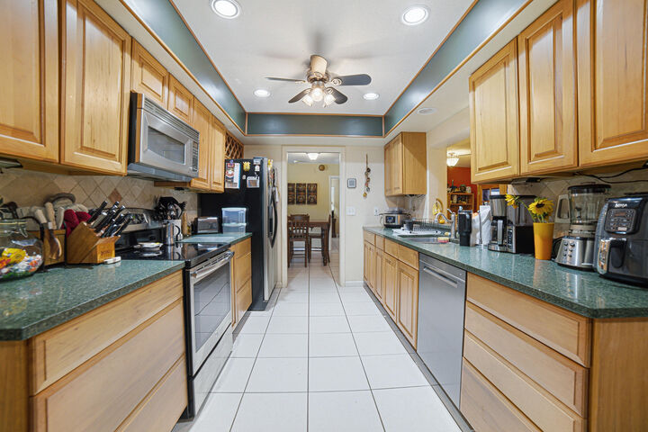 Property Photo:  1009 NE 18th Street  FL 33430 