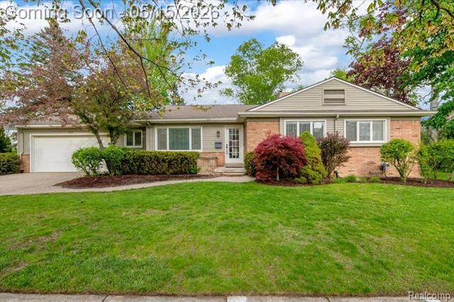 Property Photo:  1131 Pleasant Street  MI 48009 