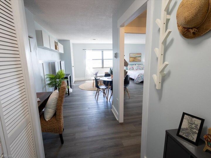 Property Photo:  1 Crawford Pw 1805  VA 23704 