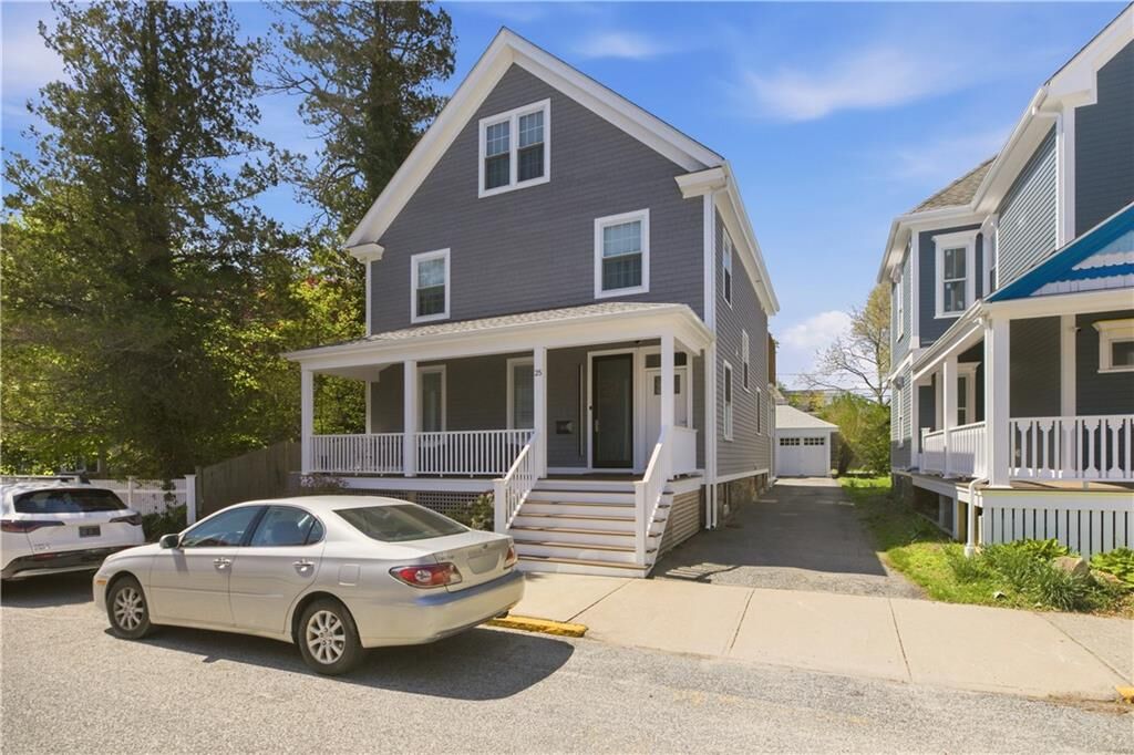 Property Photo:  25 Rhode Island Avenue 2  RI 02840 