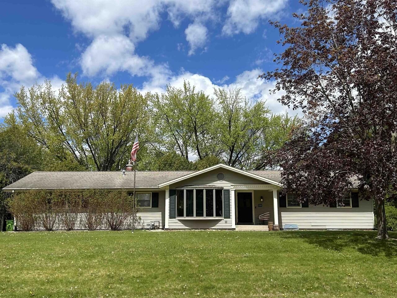 Property Photo:  596 Illinois Avenue  WI 54941 
