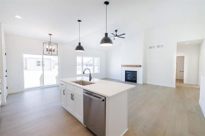 Property Photo:  503 Ridge Court  WI 53576 